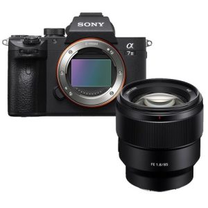 Foto principale Kit Fotocamera Mirrorless Sony A7 III + Obiettivo 85mm F/1.8 – Prodotto in Italiano