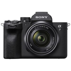 Foto principale Kit Fotocamera Mirrorless Sony A7 IV Black + Obiettivo 28-70mm F/3.5-5.6 – Prodotto in Italiano